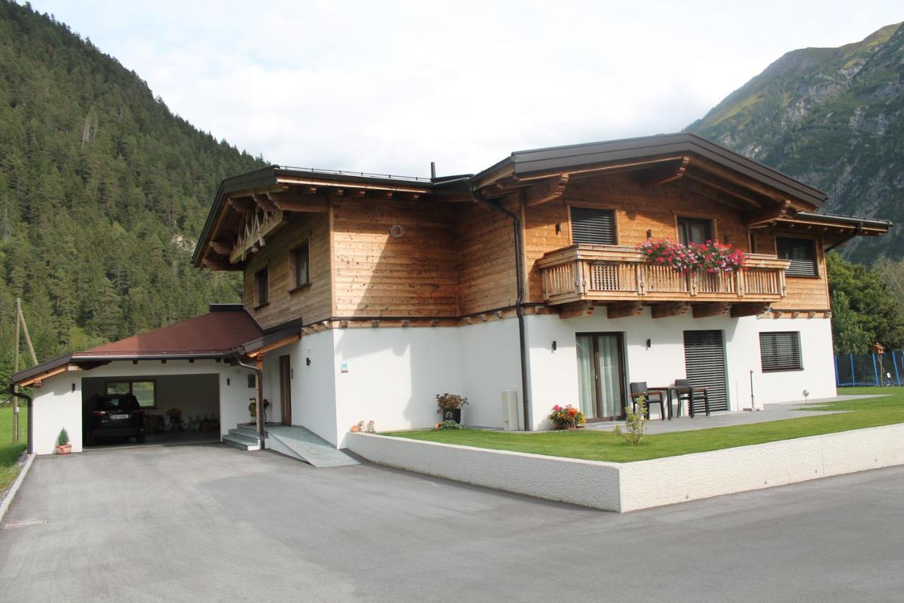 Villa Alpin Holzgau Exterior photo